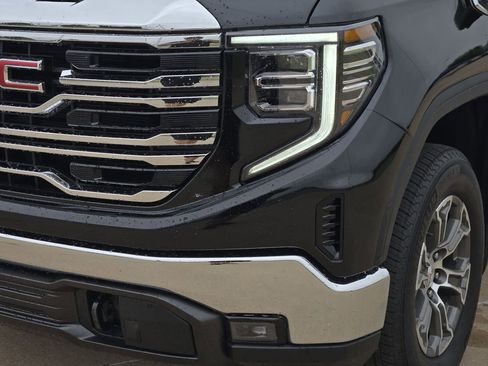 Used 2025 GMC Sierra 1500 SLT AWD/4WD image 30