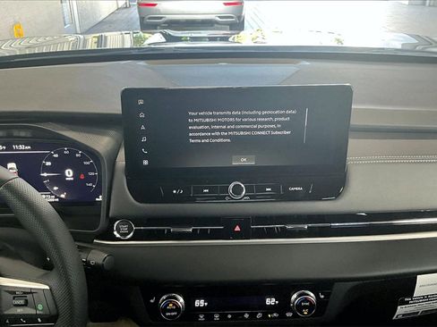 New 2025 Mitsubishi Outlander SE image 7