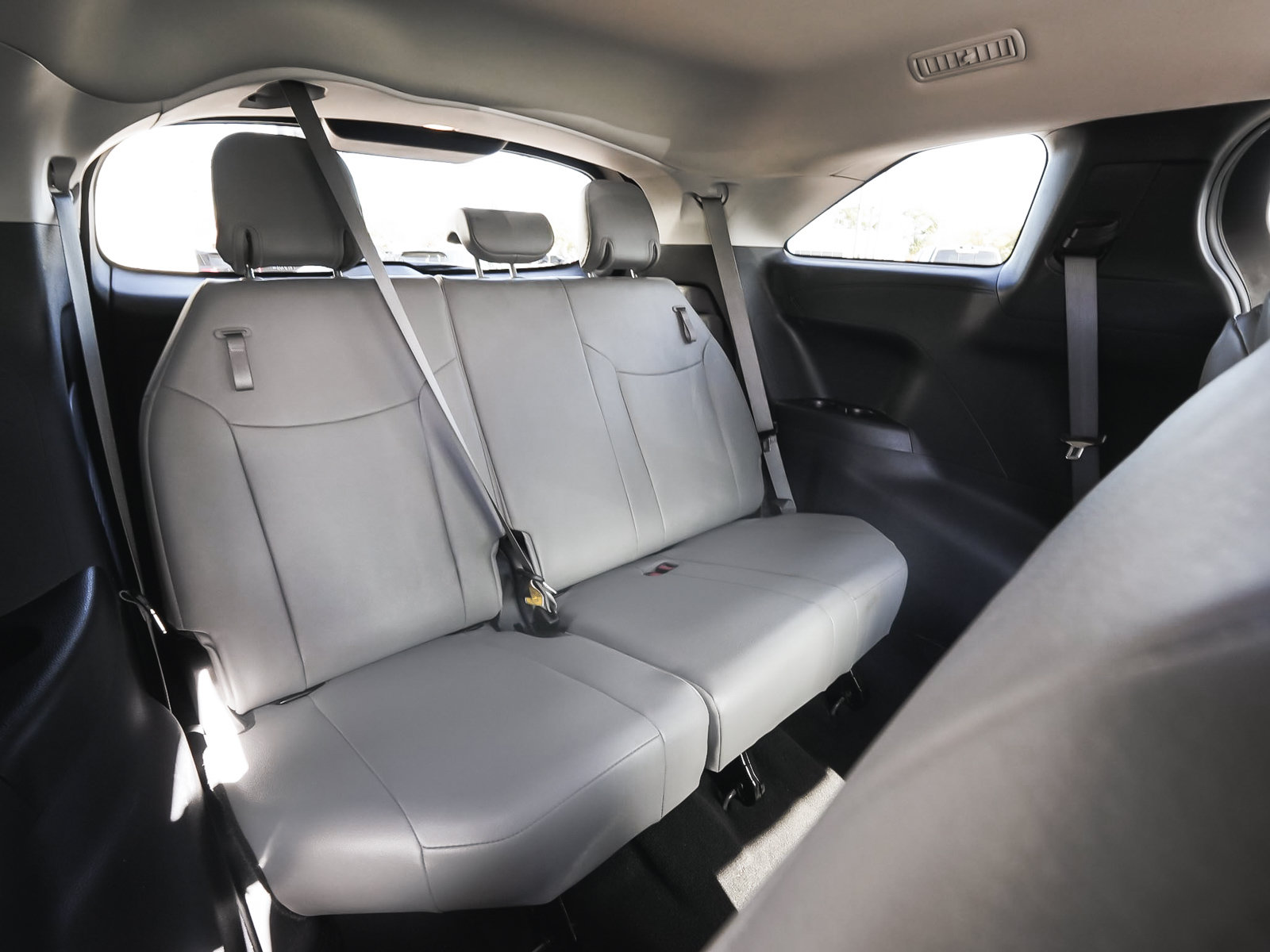 Used 2025 Toyota Sienna XLE FWD image 37
