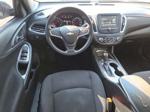 Used 2017 Chevrolet Malibu LT image 35