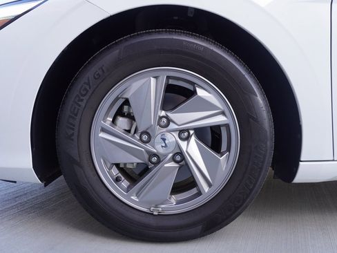 Used 2025 Hyundai Elantra SE image 20