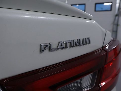 Used 2017 Nissan Maxima Platinum w/ Interior Lighting Package image 11