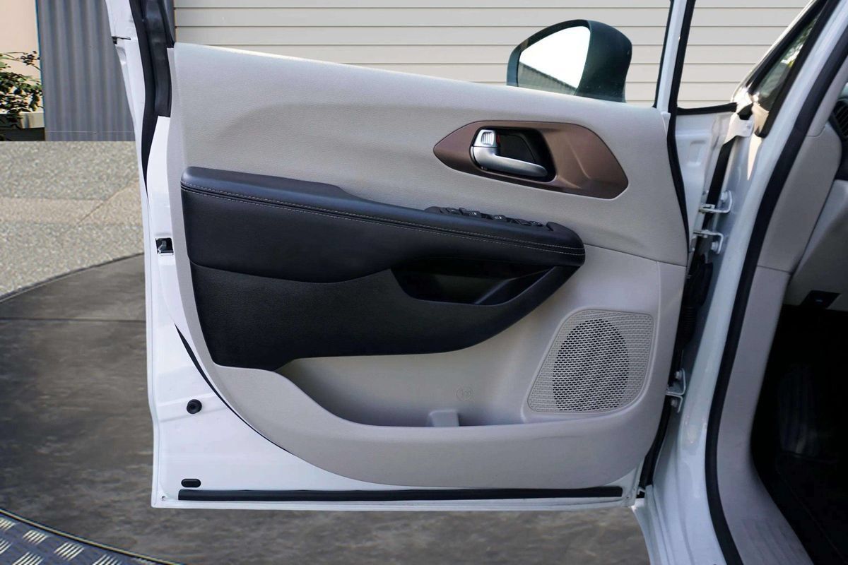 Used 2023 Chrysler Voyager LX FWD image 12