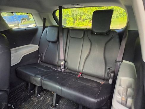 Used 2022 Kia Carnival EX FWD image 12