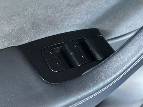 Used 2021 Tesla Model Y Long Range image 13