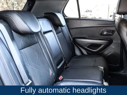 Used 2020 Chevrolet Trax LT w/ Sun & Sound Package image 17