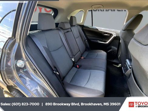 Used 2025 Toyota RAV4 XLE AWD/4WD image 20