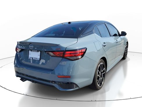 Used 2025 Nissan Sentra SR FWD image 6