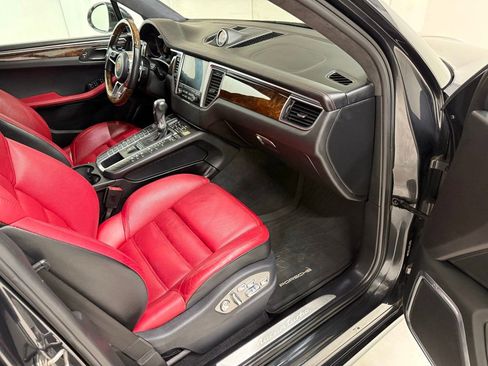 Used 2017 Porsche Macan Turbo image 33