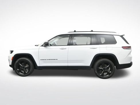 Used 2023 Jeep Grand Cherokee L Limited w/ Black Appearance Package AWD/4WD image 9