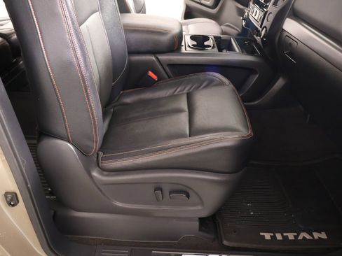 Used 2021 Nissan Titan PRO-4X w/ Pro-4x Convenience Package AWD/4WD image 14