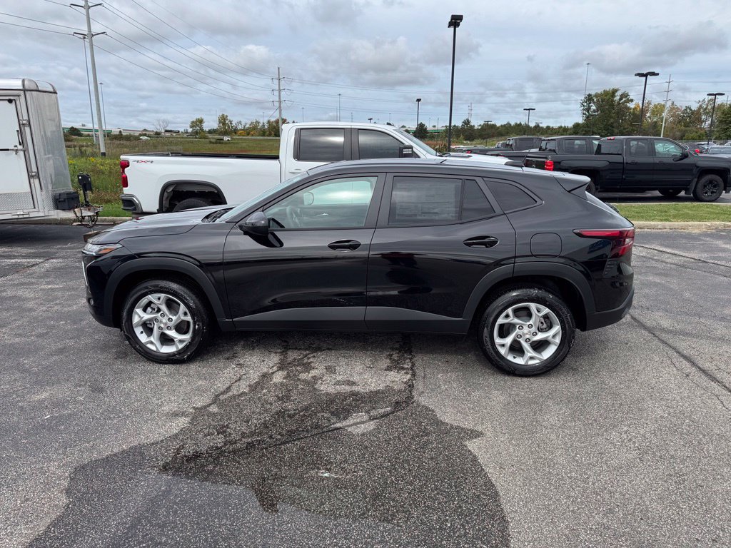 New 2026 Chevrolet Trax LS w/ LS Convenience Package FWD image 4