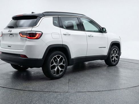Used 2025 Jeep Compass Limited AWD/4WD image 9