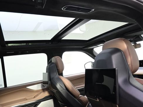 New 2026 Lincoln Navigator L Black Label AWD/4WD image 17