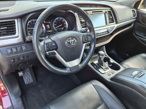 Used 2017 Toyota Highlander Limited AWD/4WD image 3
