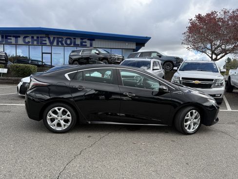 Used 2018 Chevrolet Volt Premier w/ Driver Confidence Package image 5