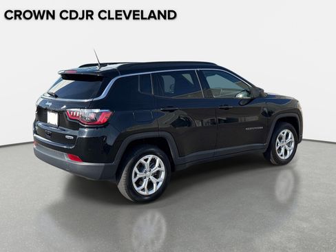 Used 2024 Jeep Compass Latitude AWD/4WD image 6
