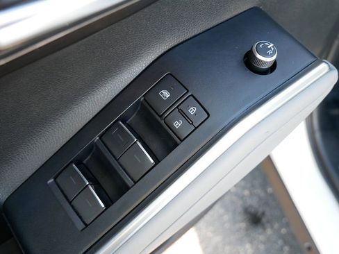 Used 2021 Toyota Highlander Limited AWD/4WD image 15