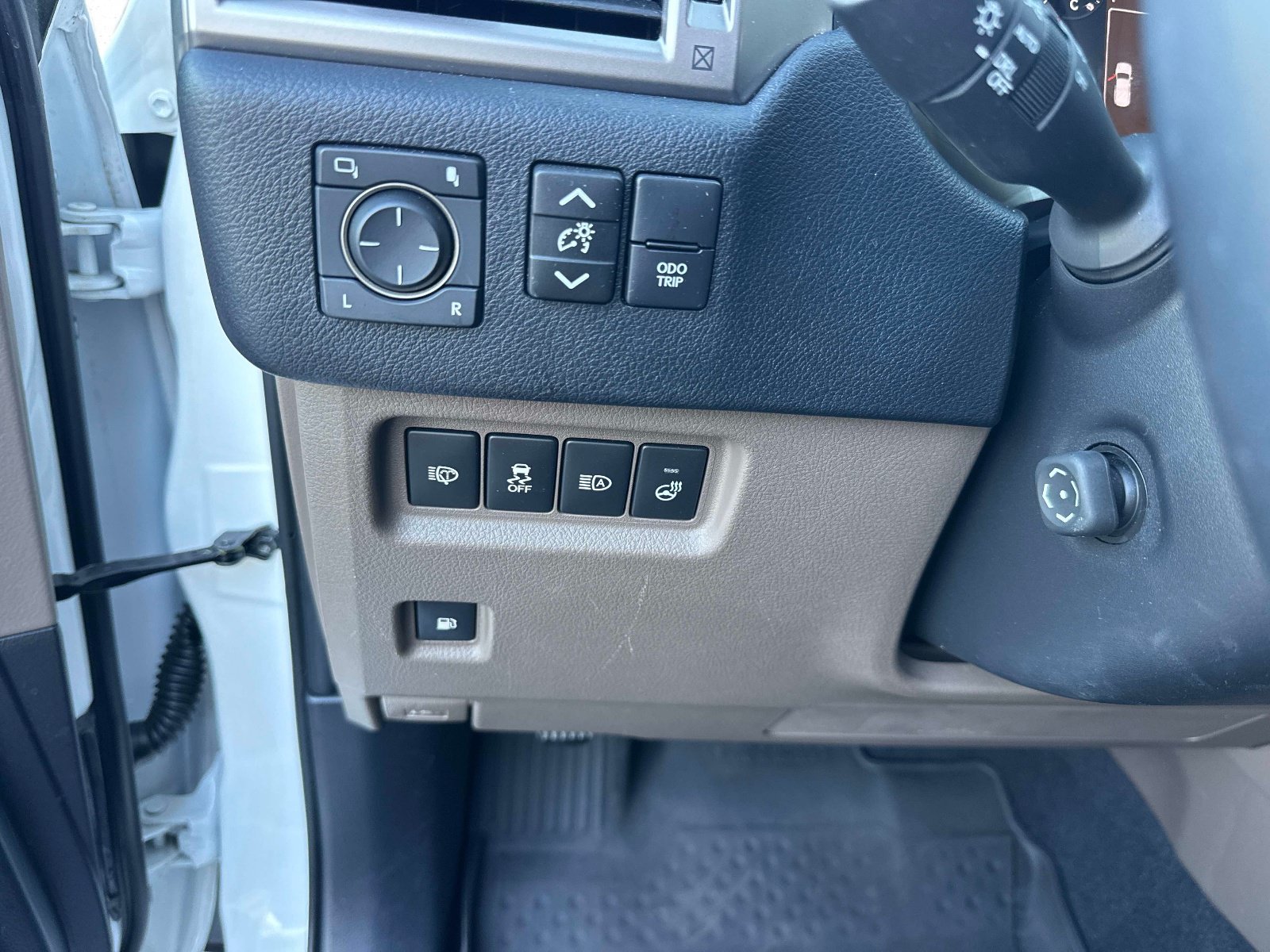 Certified 2023 Lexus GX 460 Premium w/ Premium Package AWD/4WD image 32