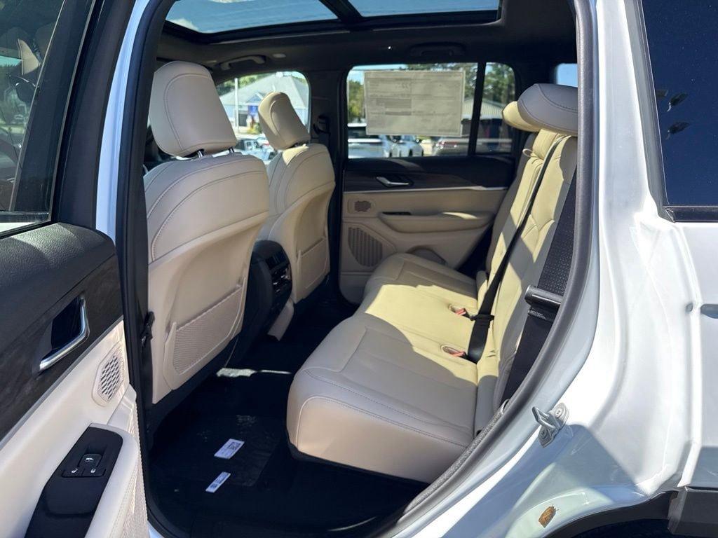 New 2027 Jeep Grand Cherokee Limited AWD/4WD image 21