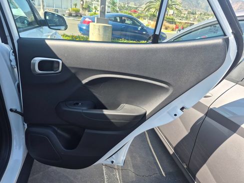 Used 2026 Hyundai Venue SE FWD image 23