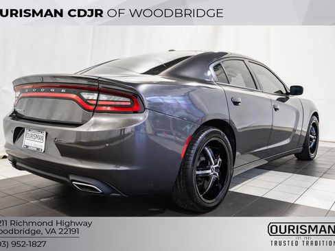 Used 2019 Dodge Charger SXT w/ Leather Interior Group image 5