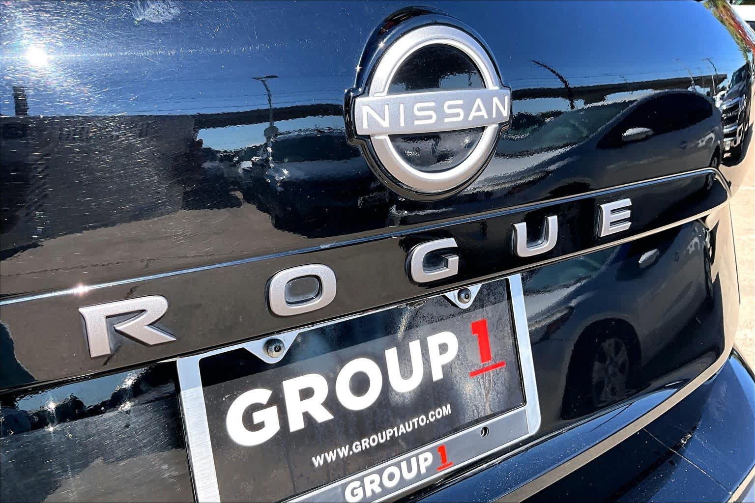 Used 2025 Nissan Rogue SV FWD image 10