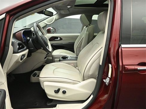 Used 2020 Chrysler Pacifica Limited w/ Advanced Safetytec Group image 10