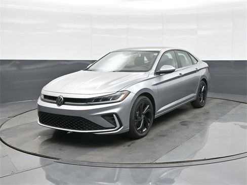 New 2025 Volkswagen Jetta SE image 3