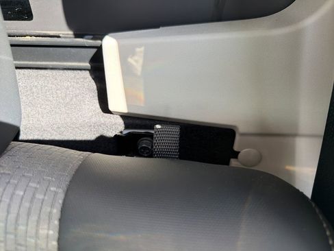 Used 2019 Nissan Titan S image 26