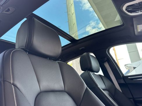 Certified 2023 Porsche Macan AWD/4WD image 17