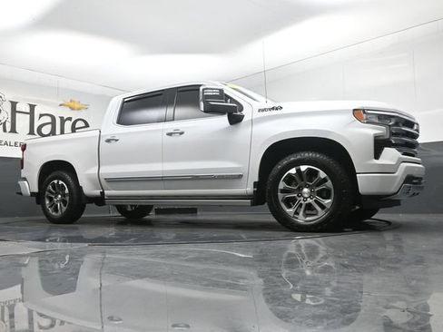 Used 2023 Chevrolet Silverado 1500 High Country w/ Technology Package AWD/4WD image 2
