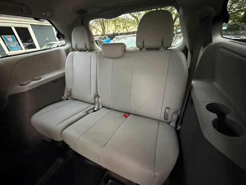 Used 2018 Toyota Sienna XLE w/ XLE Navigation Package AWD/4WD image 19