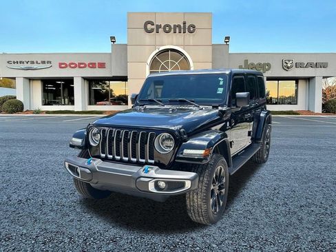 Used 2023 Jeep Wrangler Unlimited Sahara w/ Cold Weather Group AWD/4WD image 7