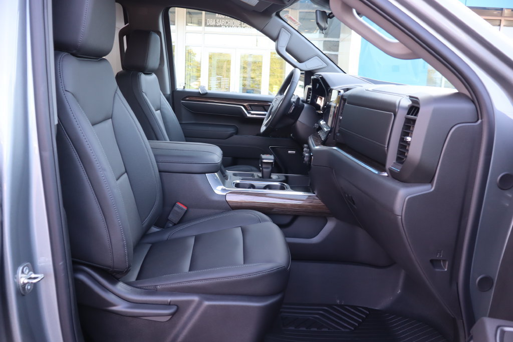 Used 2026 Chevrolet Silverado 1500 LT Trail Boss w/ LT Trail Boss Premium Package AWD/4WD image 19