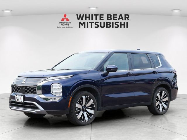 Used 2025 Mitsubishi Outlander SE AWD/4WD image 2