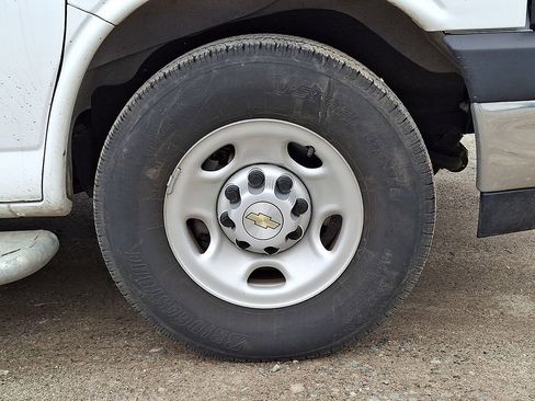 Used 2024 Chevrolet Express 2500 w/ Driver Convenience Package image 32