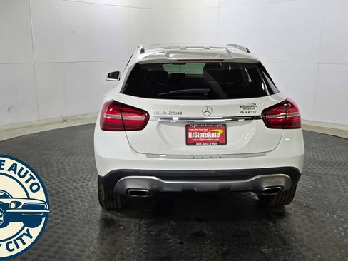 Used 2020 Mercedes-Benz GLA 250 4MATIC w/ Premium Package image 8