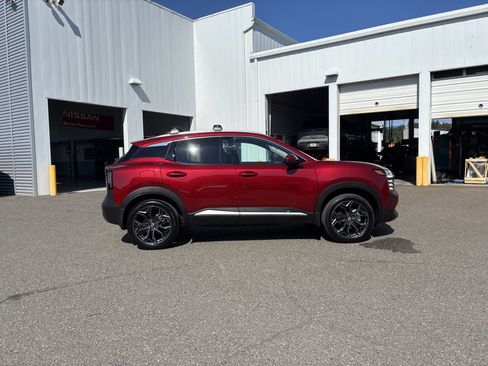 Used 2025 Nissan Kicks SR AWD/4WD image 8