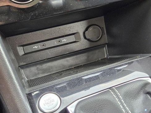 Used 2023 Volkswagen Taos SE w/ Panoramic Sunroof Package image 20