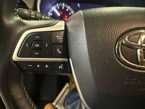 Used 2023 Toyota Highlander XLE image 29