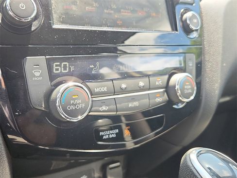 Used 2021 Nissan Rogue Sport SV image 16