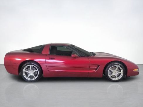 Used 2001 Chevrolet Corvette Coupe RWD image 2