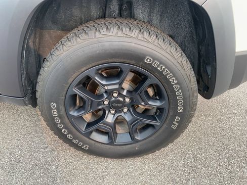 Used 2022 Jeep Cherokee Latitude AWD/4WD image 4