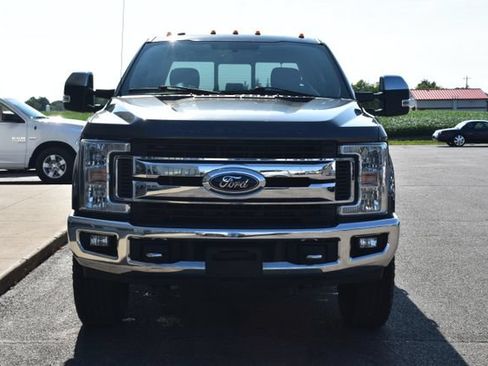 Used 2017 Ford F250 XLT w/ XLT Premium Package AWD/4WD image 13