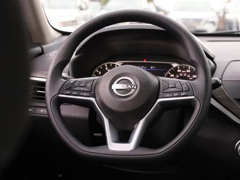 Certified 2025 Nissan Altima 2.5 SV FWD image 22