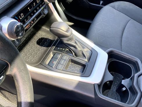 Used 2021 Toyota RAV4 XLE w/ Convenience Package image 16