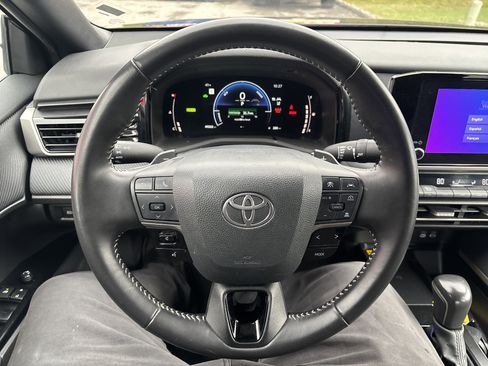 Used 2025 Toyota Camry SE image 18