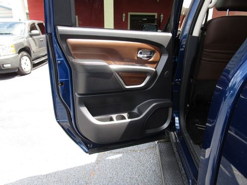Used 2018 Nissan Titan Platinum Reserve AWD/4WD image 21
