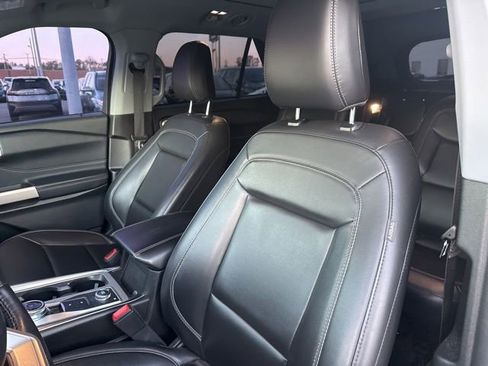 Used 2022 Ford Explorer XLT w/ Equipment Group 202A image 14